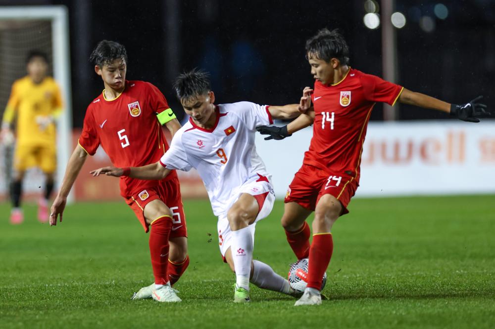 戈麦斯：儿子喜欢皮尔洛，我说光脚法好没用也要学习加图索